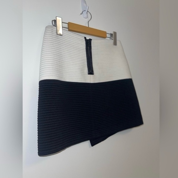 ALICE+OLIVIA Lennon Lamb Leather Ottoman Stitch preppy academia Skirt Size 2 - Picture 5 of 9